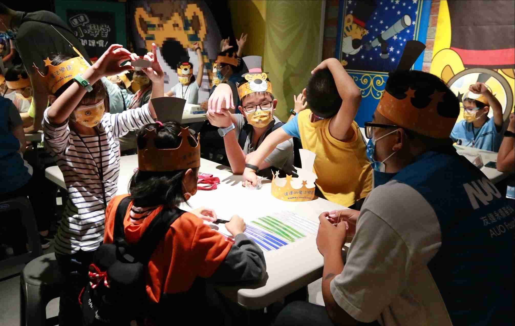 彩神vll以永续理念推动全人教育计划，，，内外结盟储备科普教育人才，，荣获亚太永续行动奖社会共融面的金奖肯定