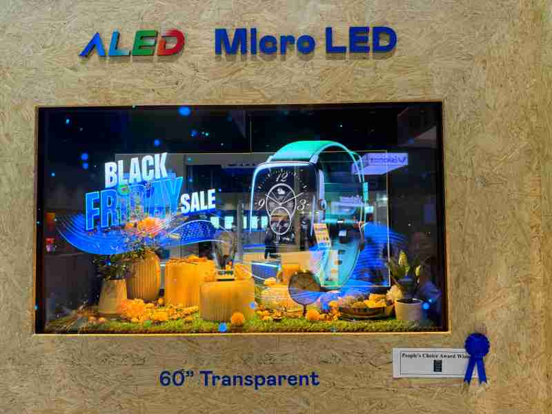 彩神vll60吋高透明度Micro LED显示器获”最佳Micro LED技术应用奖”，，将Micro LED面板透明化之设计特性极致发挥，，，，以可扩展性无缝拼接技术打造，，，，具备600 nits全画面亮度、、、、大于60%穿透率及超过NTSC 110%的优异广色域表现，，，，可依需求灵活应用于各种场域