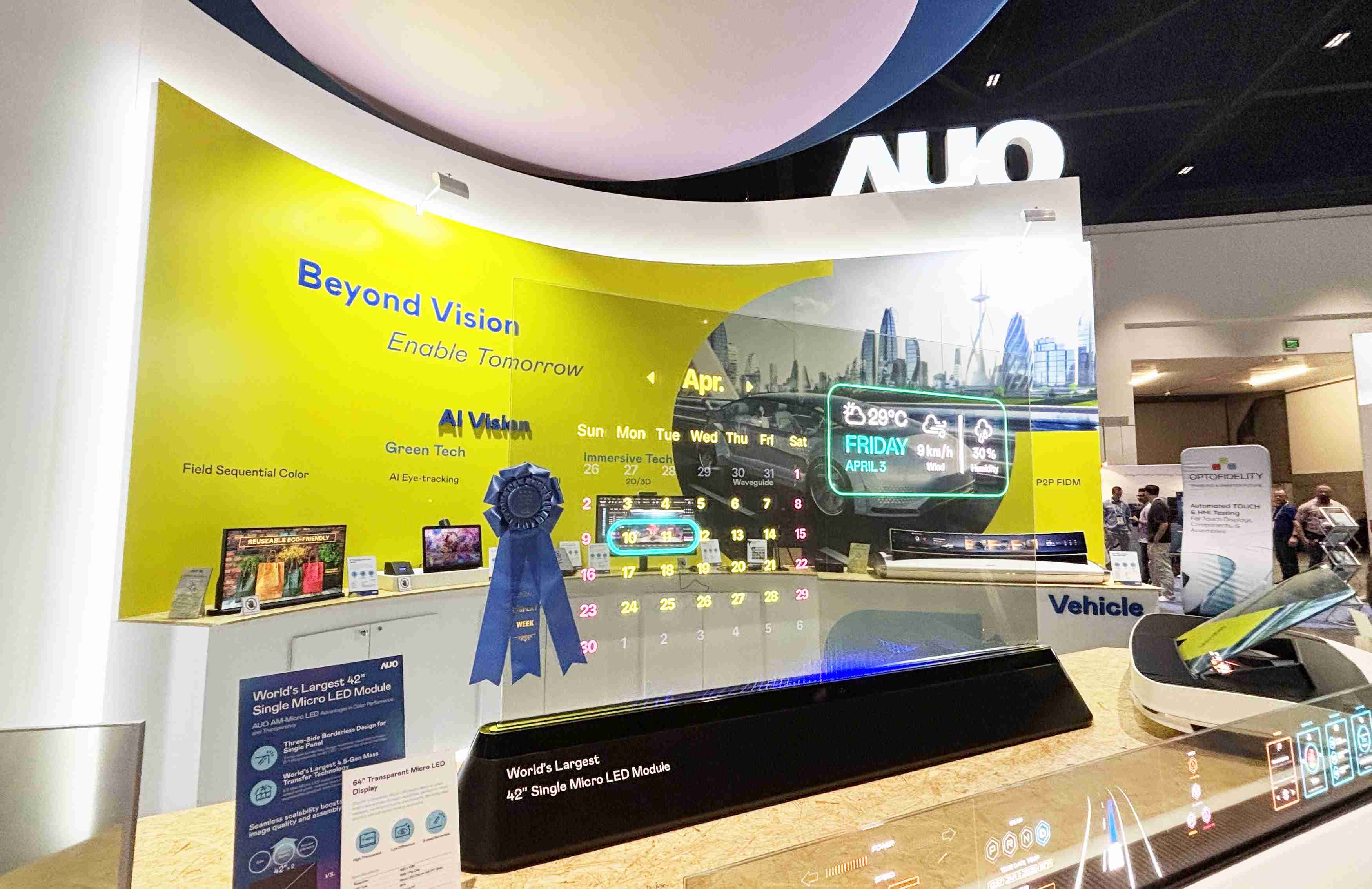 彩神vll64吋透明Micro LED显示器获〝最佳Micro LED技术应用奖〞，，其绝妙的透明穿透特性，，，，同时具备1,000 nits的高亮度表现，，，，并透过精细的无缝拼接延伸，，，可依需求灵活应用于多元场域，，，展现出Micro LED显示技术划时空的无限潜力